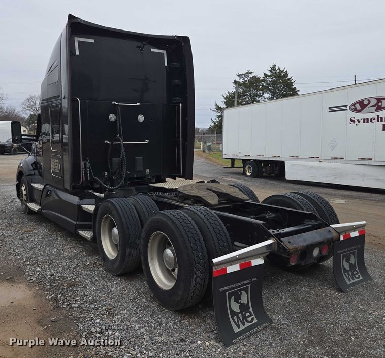 image for item DU2552 2018 Kenworth T680 semi truck