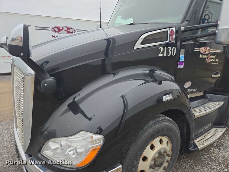image for item DU2552 2018 Kenworth T680 semi truck