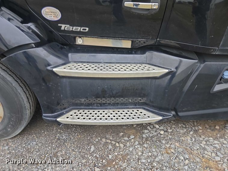 image for item DU2552 2018 Kenworth T680 semi truck