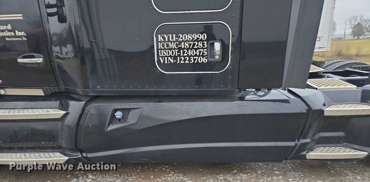 image for item DU2552 2018 Kenworth T680 semi truck