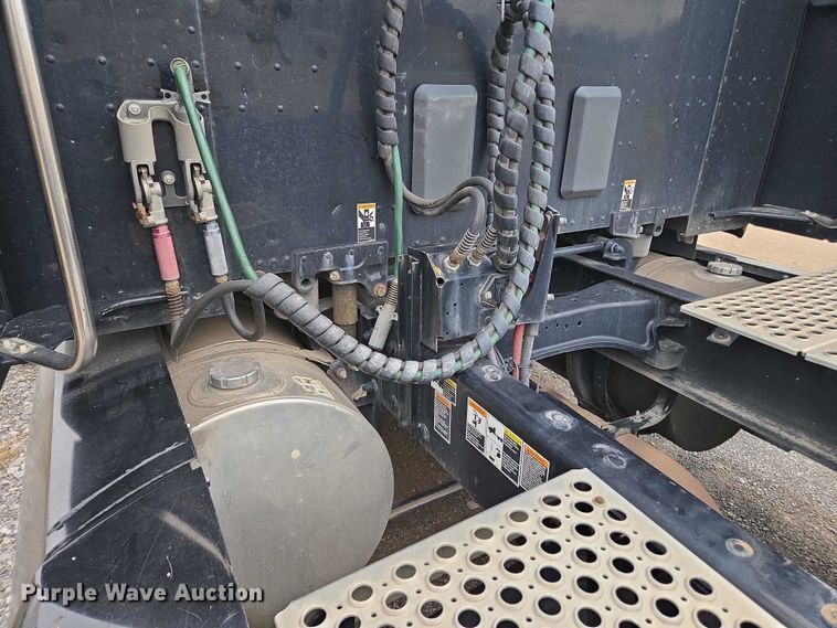 image for item DU2552 2018 Kenworth T680 semi truck