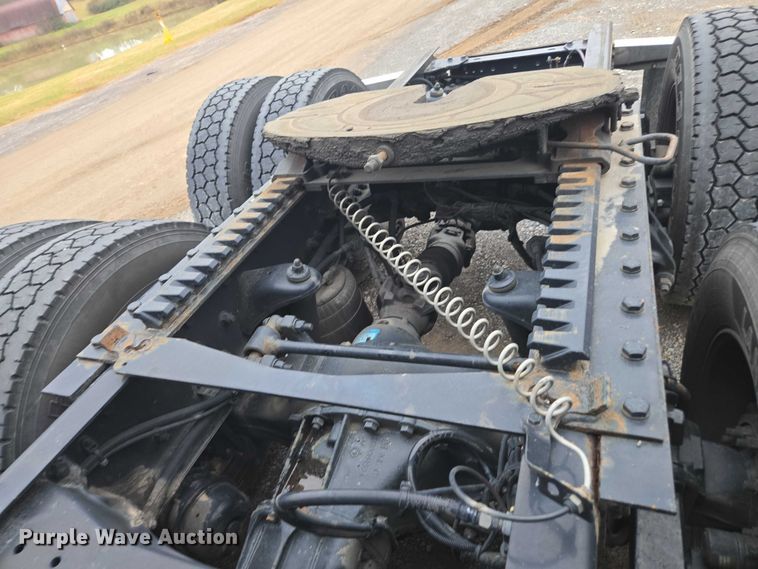 image for item DU2552 2018 Kenworth T680 semi truck