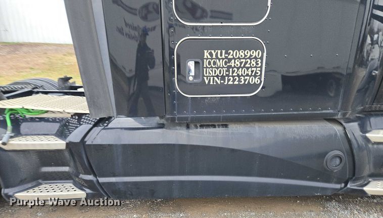 image for item DU2552 2018 Kenworth T680 semi truck