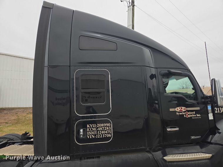 image for item DU2552 2018 Kenworth T680 semi truck
