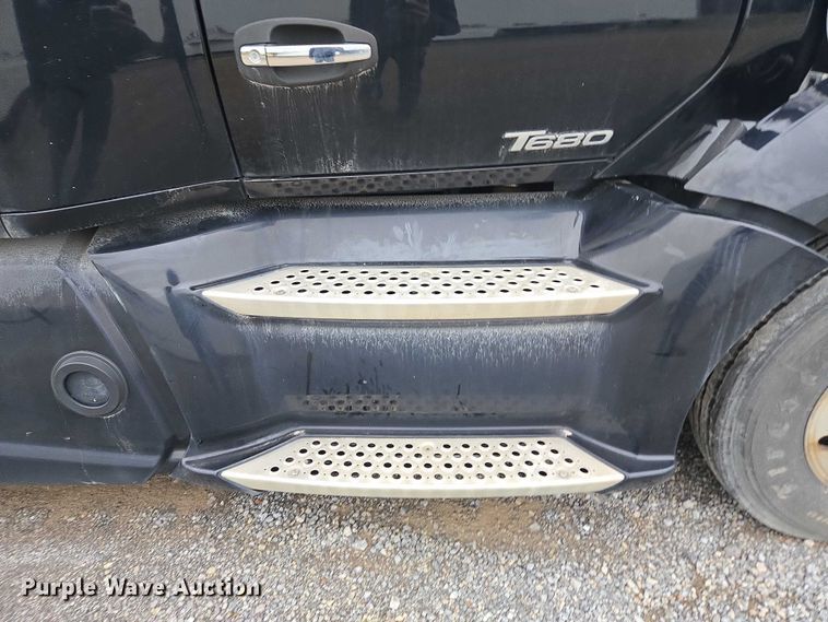 image for item DU2552 2018 Kenworth T680 semi truck