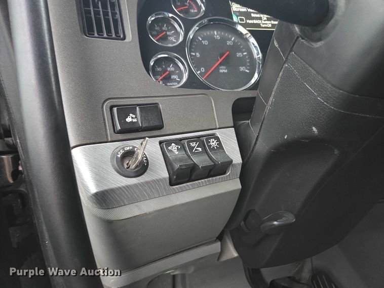 image for item DU2552 2018 Kenworth T680 semi truck