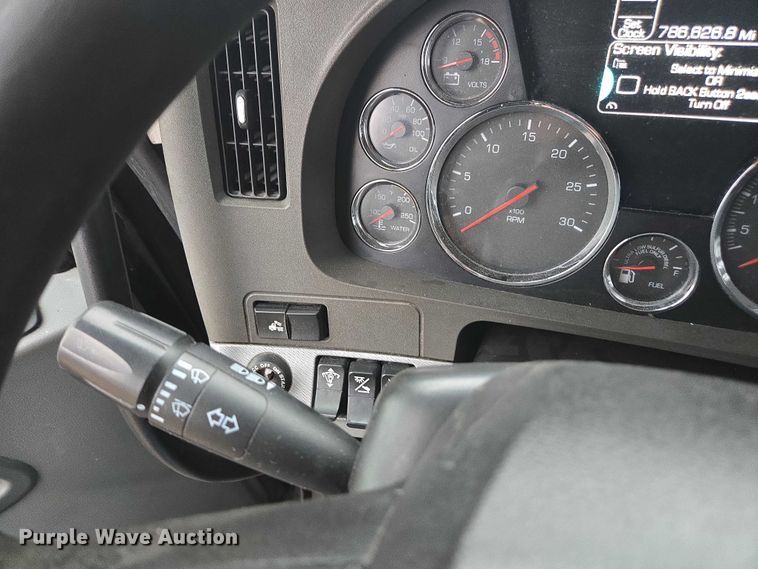 image for item DU2552 2018 Kenworth T680 semi truck