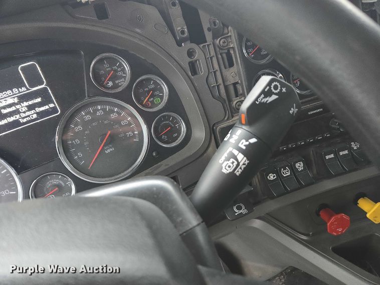 image for item DU2552 2018 Kenworth T680 semi truck