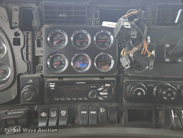 image for item DU2552 2018 Kenworth T680 semi truck