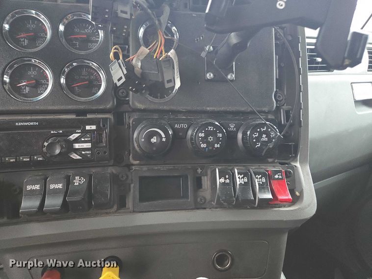 image for item DU2552 2018 Kenworth T680 semi truck