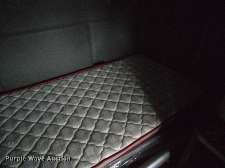 image for item DU2552 2018 Kenworth T680 semi truck