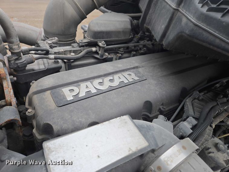 image for item DU2552 2018 Kenworth T680 semi truck