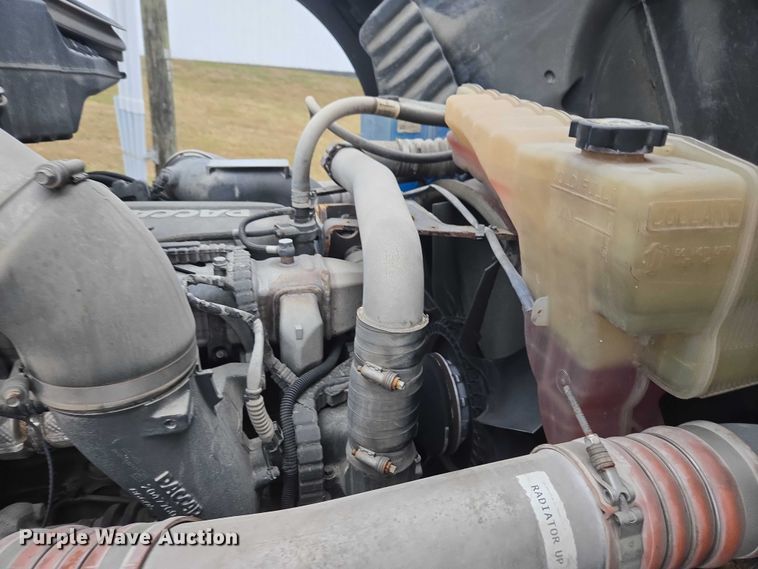 image for item DU2552 2018 Kenworth T680 semi truck