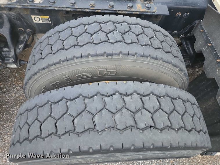 image for item DU2552 2018 Kenworth T680 semi truck