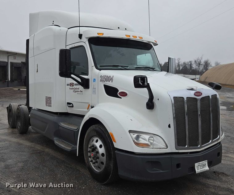 image for item DU2553 2015 Peterbilt 579 semi truck