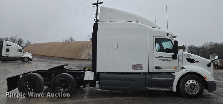 image for item DU2553 2015 Peterbilt 579 semi truck