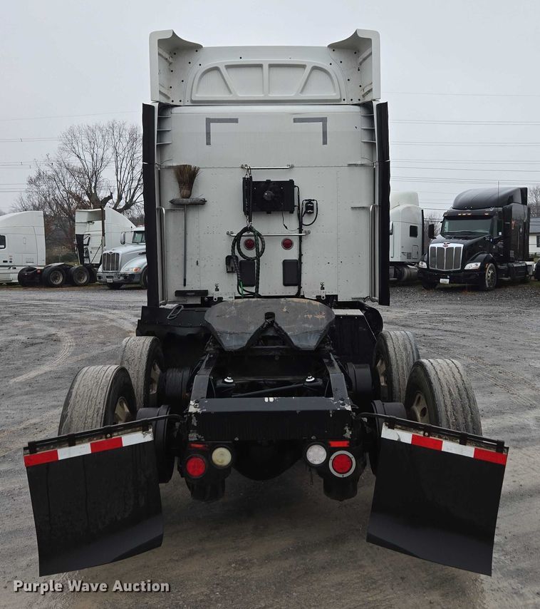 image for item DU2553 2015 Peterbilt 579 semi truck