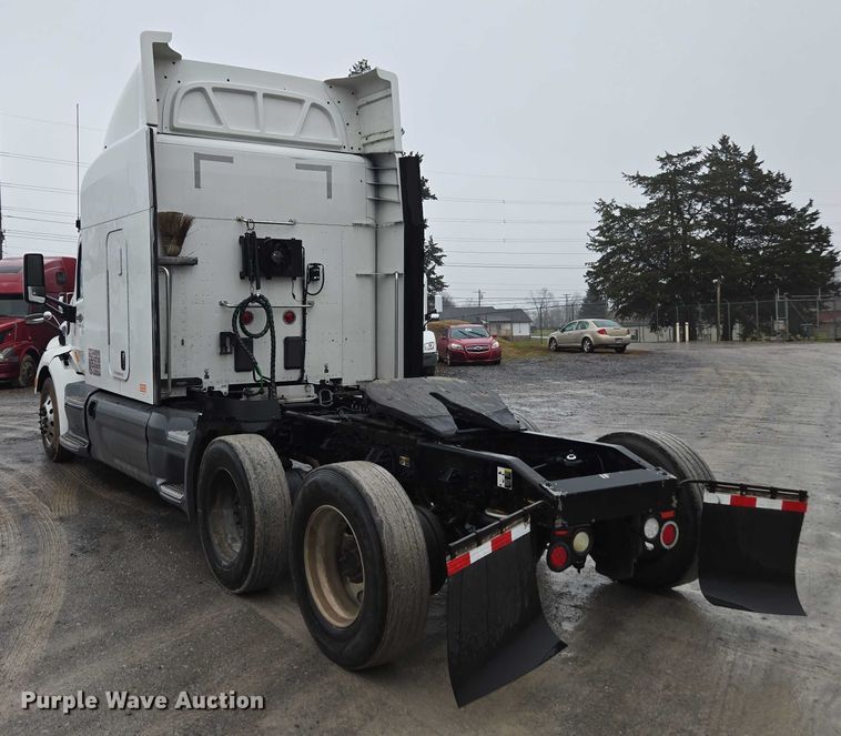 image for item DU2553 2015 Peterbilt 579 semi truck