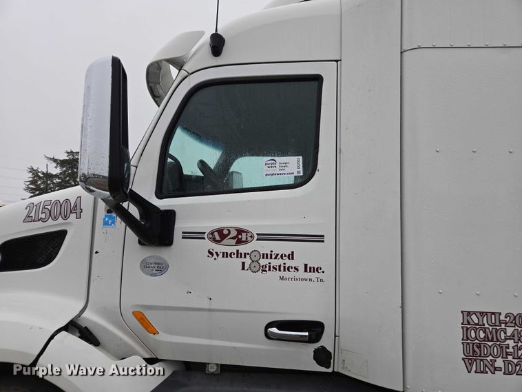 image for item DU2553 2015 Peterbilt 579 semi truck