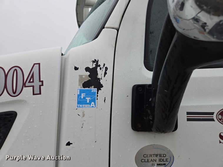 image for item DU2553 2015 Peterbilt 579 semi truck