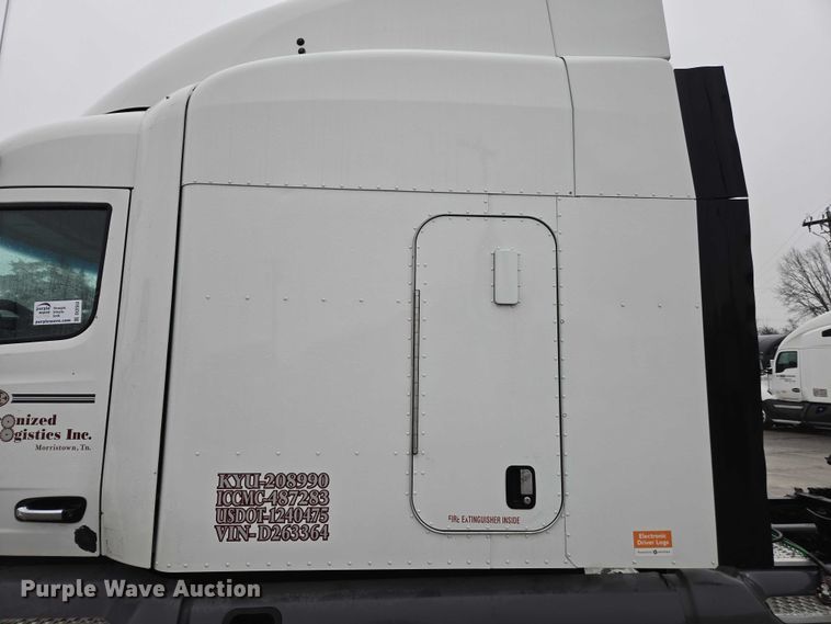 image for item DU2553 2015 Peterbilt 579 semi truck