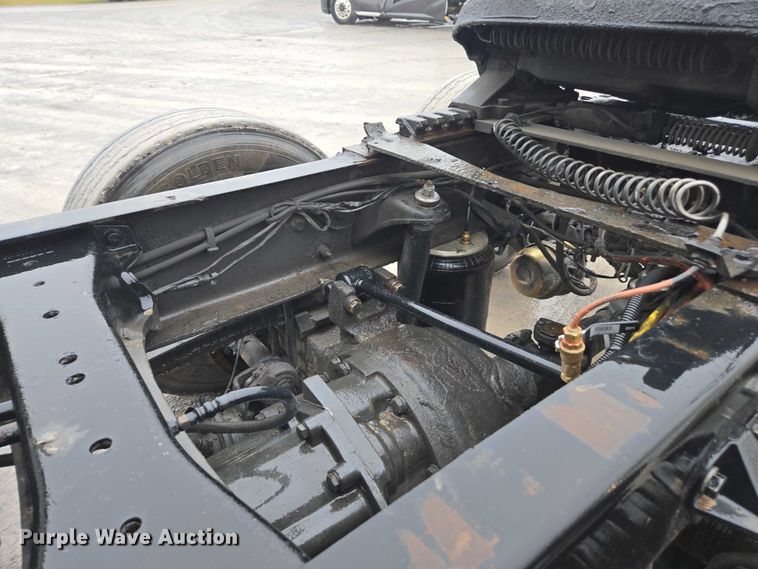 image for item DU2553 2015 Peterbilt 579 semi truck