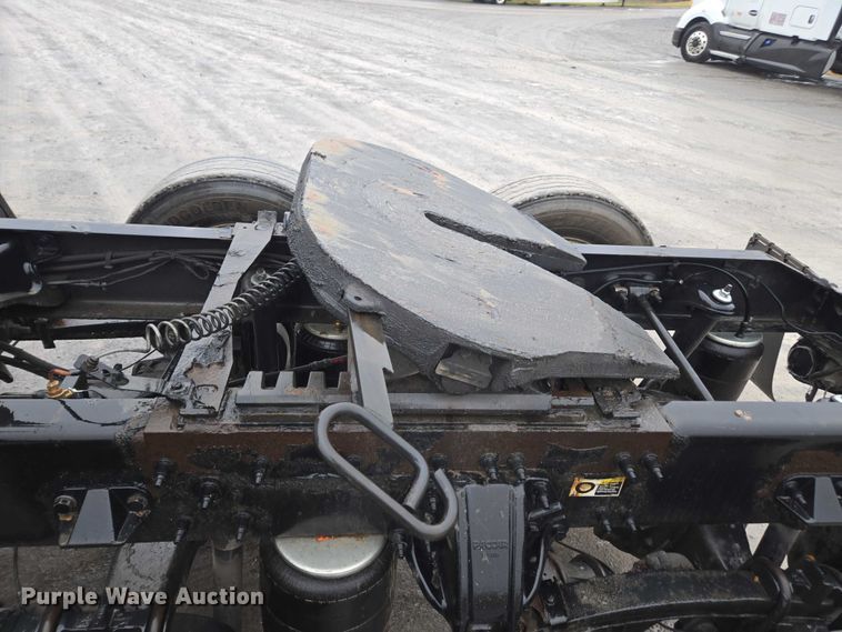 image for item DU2553 2015 Peterbilt 579 semi truck