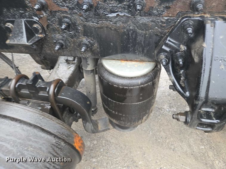 image for item DU2553 2015 Peterbilt 579 semi truck