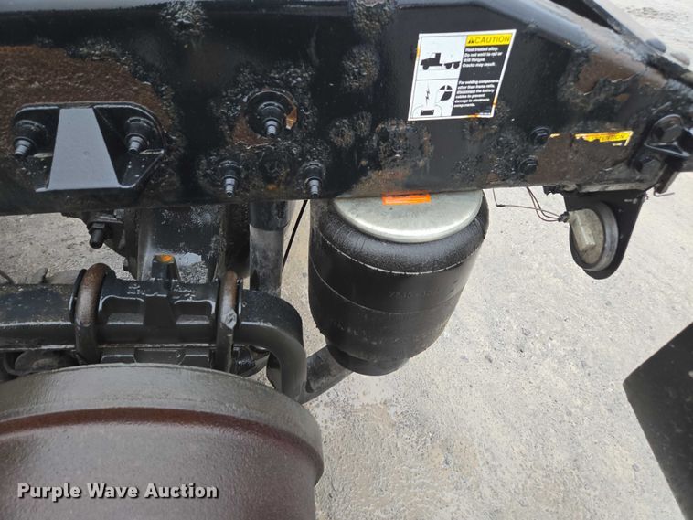 image for item DU2553 2015 Peterbilt 579 semi truck