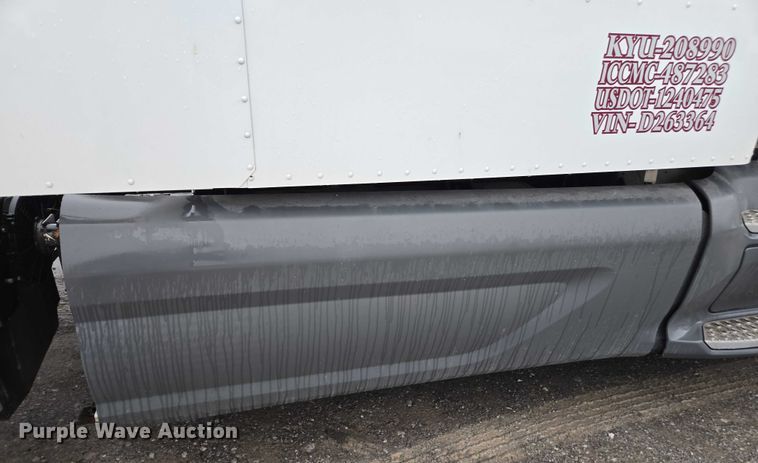 image for item DU2553 2015 Peterbilt 579 semi truck