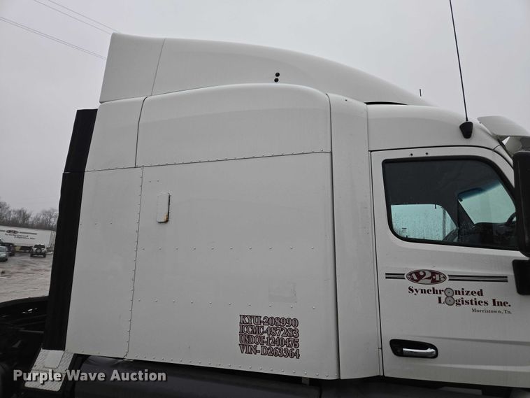 image for item DU2553 2015 Peterbilt 579 semi truck