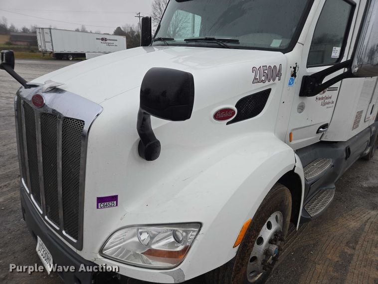 image for item DU2553 2015 Peterbilt 579 semi truck