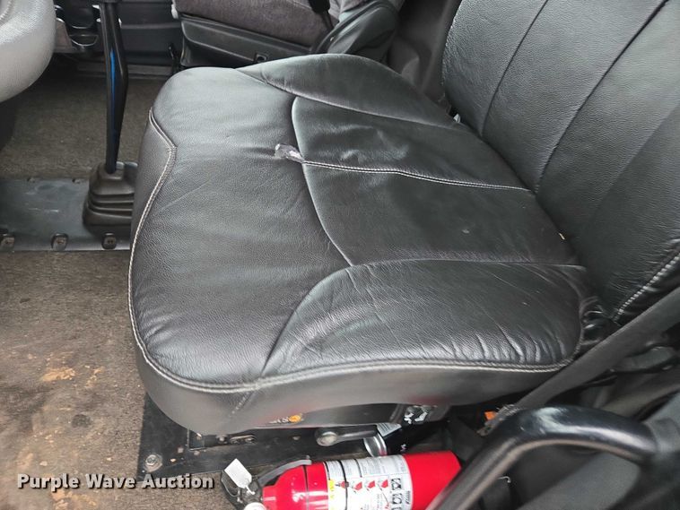 image for item DU2553 2015 Peterbilt 579 semi truck