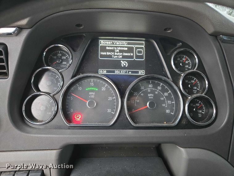 image for item DU2553 2015 Peterbilt 579 semi truck