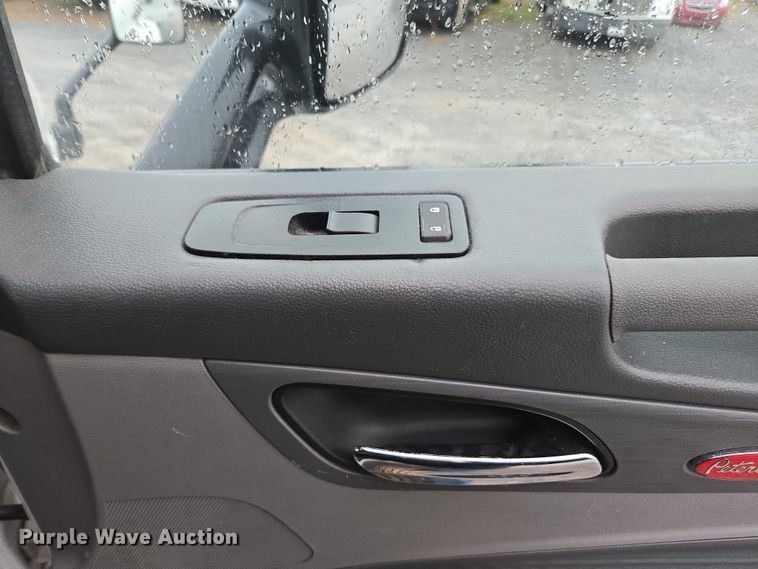 image for item DU2553 2015 Peterbilt 579 semi truck