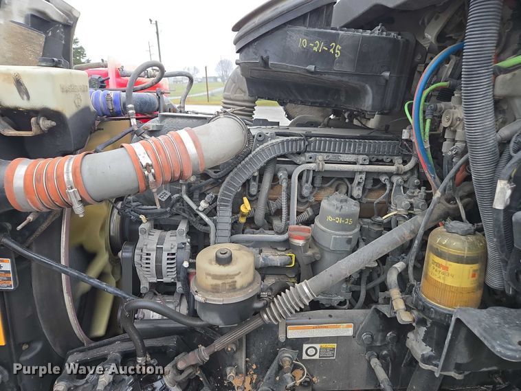 image for item DU2553 2015 Peterbilt 579 semi truck