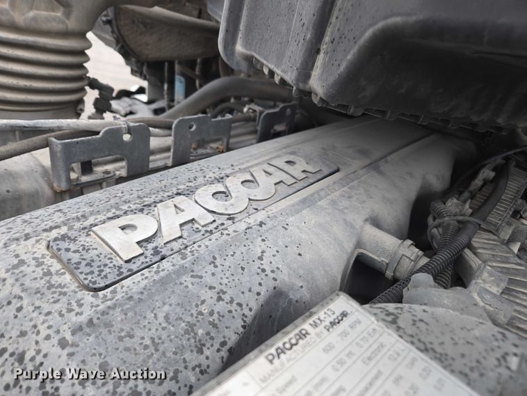 image for item DU2553 2015 Peterbilt 579 semi truck