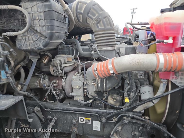 image for item DU2553 2015 Peterbilt 579 semi truck