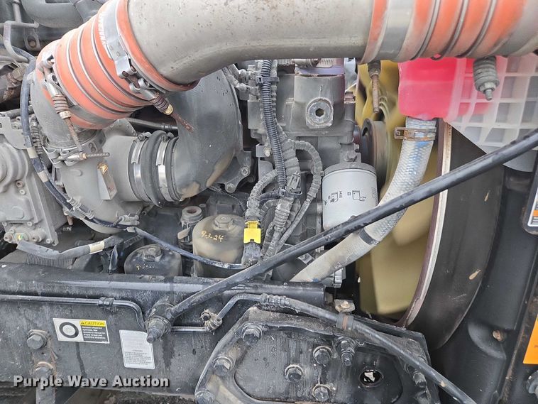 image for item DU2553 2015 Peterbilt 579 semi truck