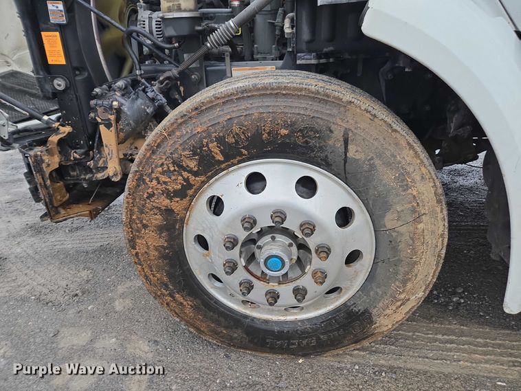 image for item DU2553 2015 Peterbilt 579 semi truck