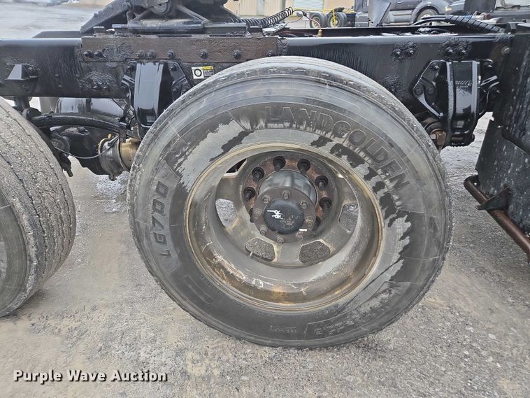 image for item DU2553 2015 Peterbilt 579 semi truck