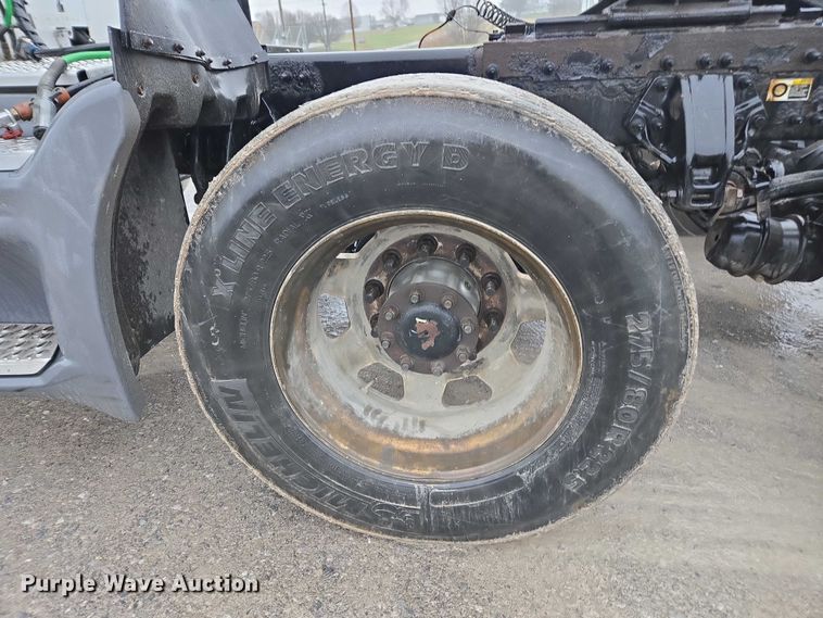 image for item DU2553 2015 Peterbilt 579 semi truck