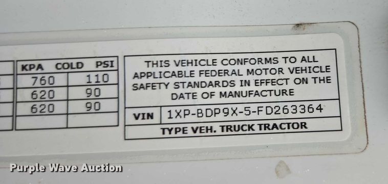 image for item DU2553 2015 Peterbilt 579 semi truck