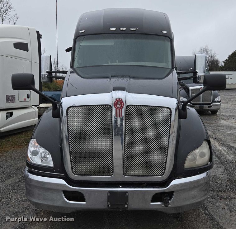 image for item DU2554 2018 Kenworth T680 semi truck
