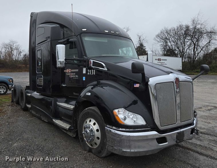 image for item DU2554 2018 Kenworth T680 semi truck
