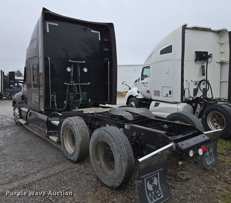 image for item DU2554 2018 Kenworth T680 semi truck