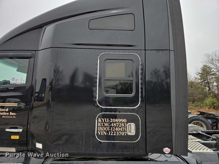 image for item DU2554 2018 Kenworth T680 semi truck