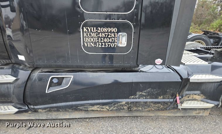 image for item DU2554 2018 Kenworth T680 semi truck