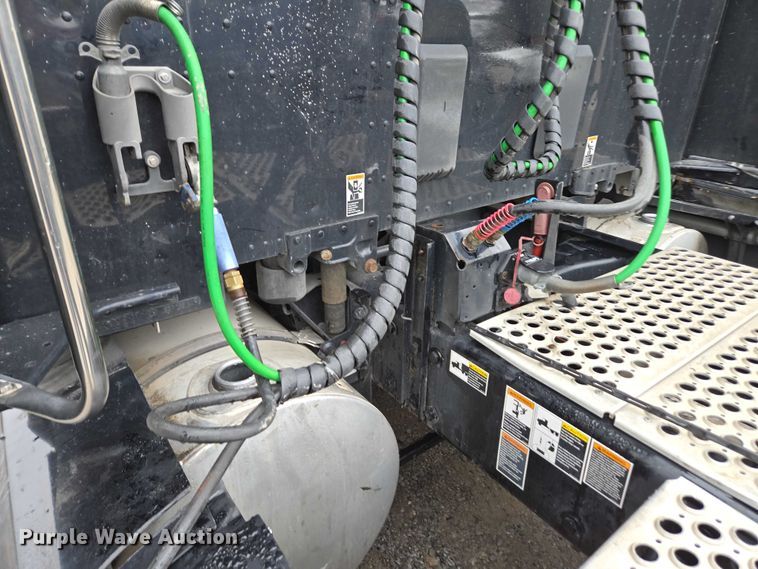 image for item DU2554 2018 Kenworth T680 semi truck