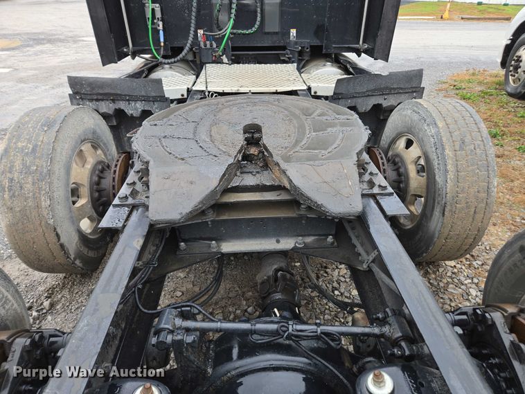 image for item DU2554 2018 Kenworth T680 semi truck